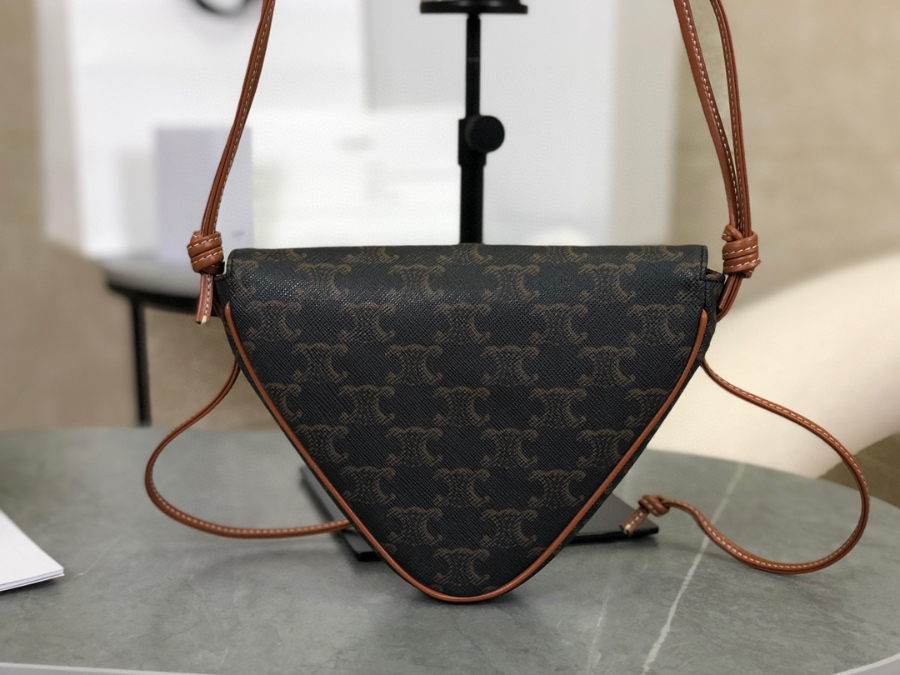 셀린느 트리옹프 캔버스 트라이앵글백 셀린느 프린트 탄4.jpg