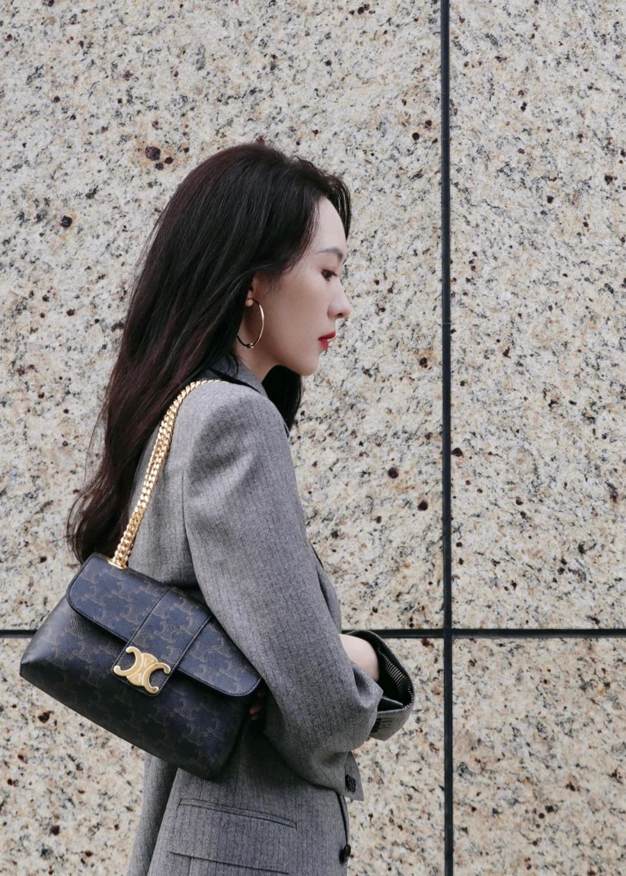 셀린느 트리옹프 캔버스 틴 빅투아르백 탄23.5148cm 116592 스몰01.jpg