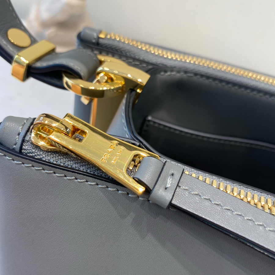 프라다 듀탑핸들백 그레이7.jpg