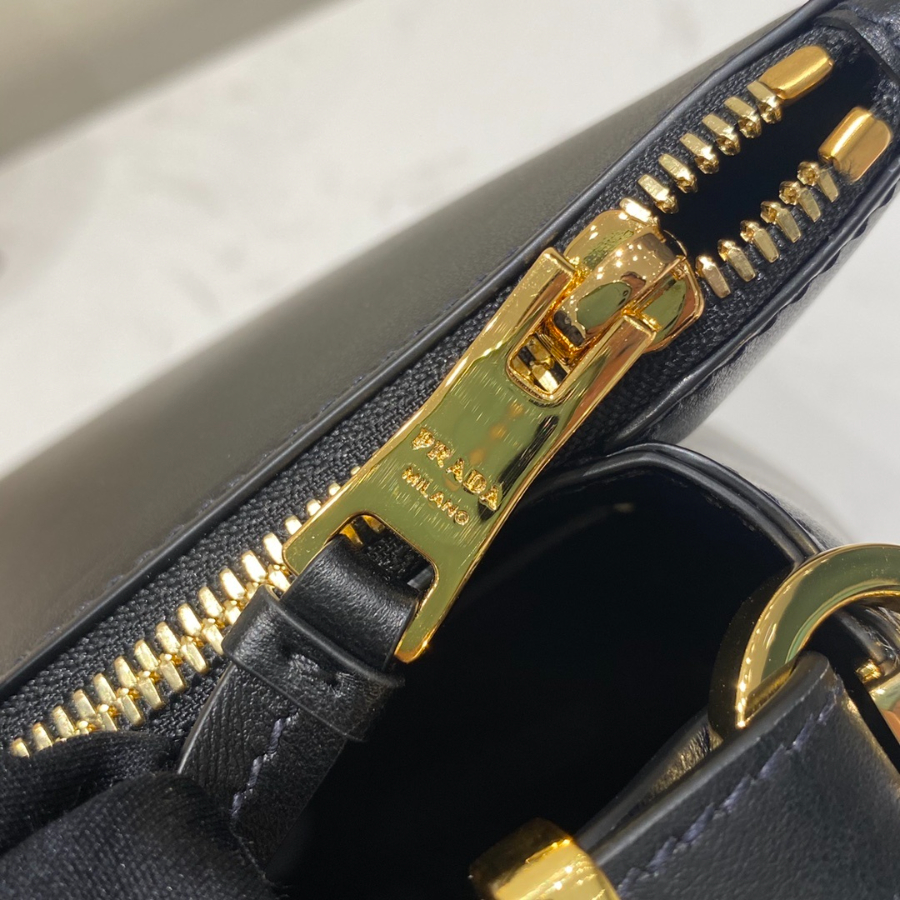 프라다 듀탑핸들백 블랙7.jpg