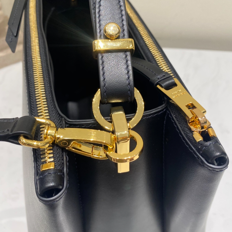 프라다 듀탑핸들백 블랙3.jpg