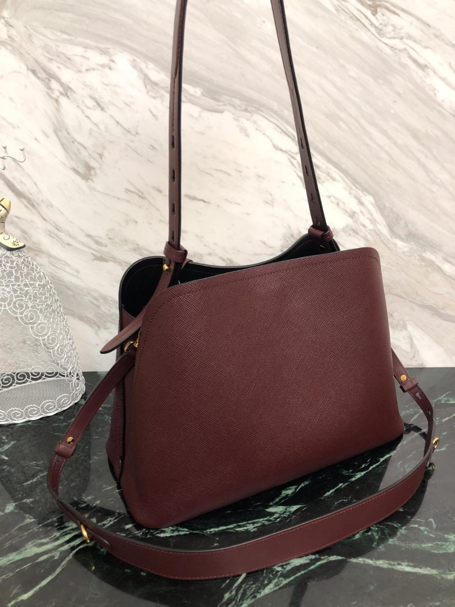 프라다 마티니사피아노토트백2.jpg