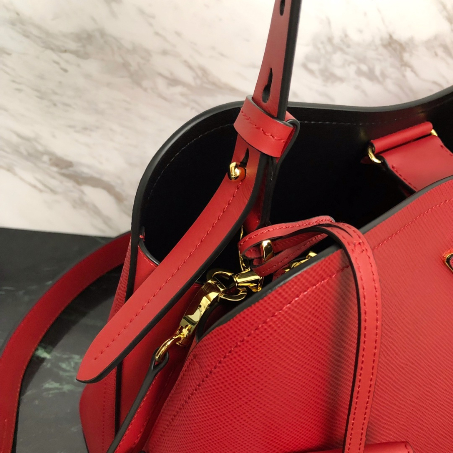 프라다 마티니사피아노토트백4 레드.jpg