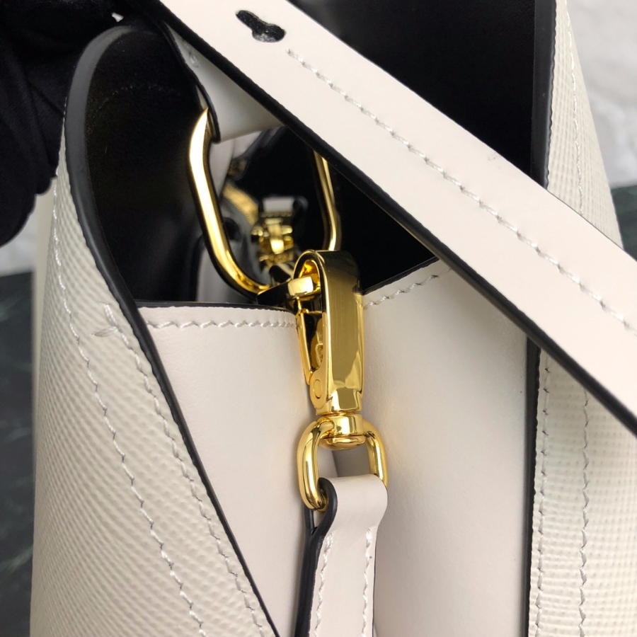 프라다 마티니사피아노토트백5 아이보리.jpg