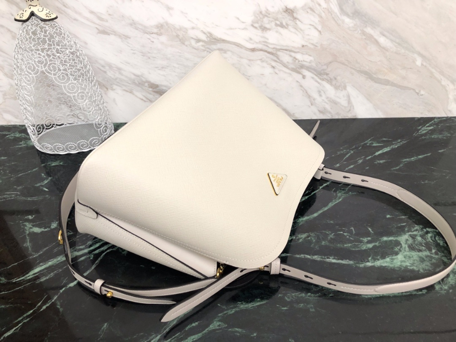 프라다 마티니사피아노토트백4 아이보리.jpg