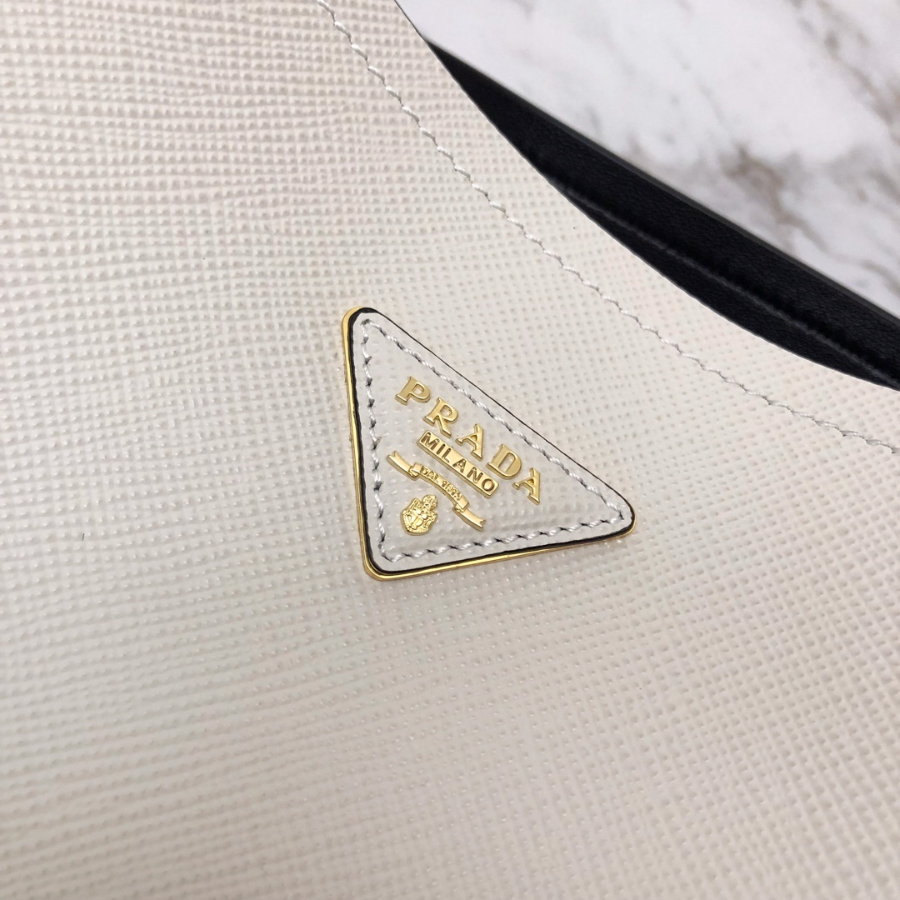 프라다 마티니사피아노토트백6 아이보리.jpg