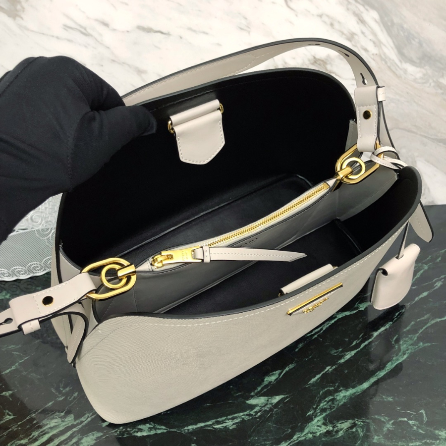 프라다 마티니사피아노토트백8 아이보리.jpg