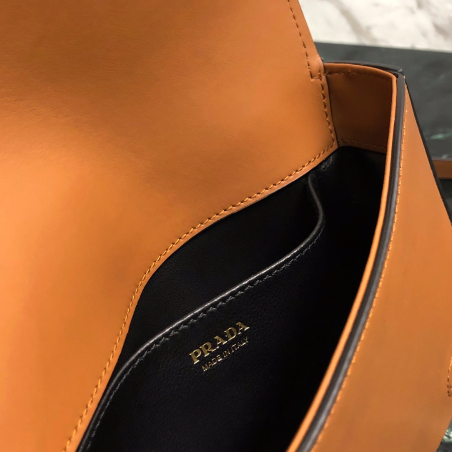 프라다 버클숄더백 브라운9.jpg