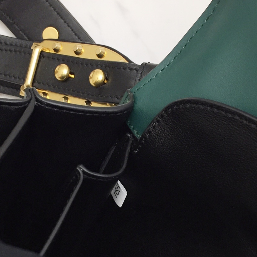 프라다 카이에숄더백 다크그린블랙8.jpg