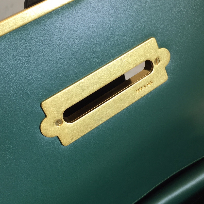 프라다 카이에숄더백 다크그린블랙6.jpg