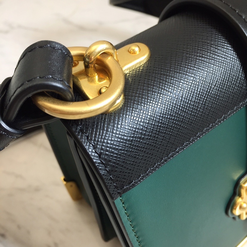 프라다 카이에숄더백 다크그린블랙4.jpg