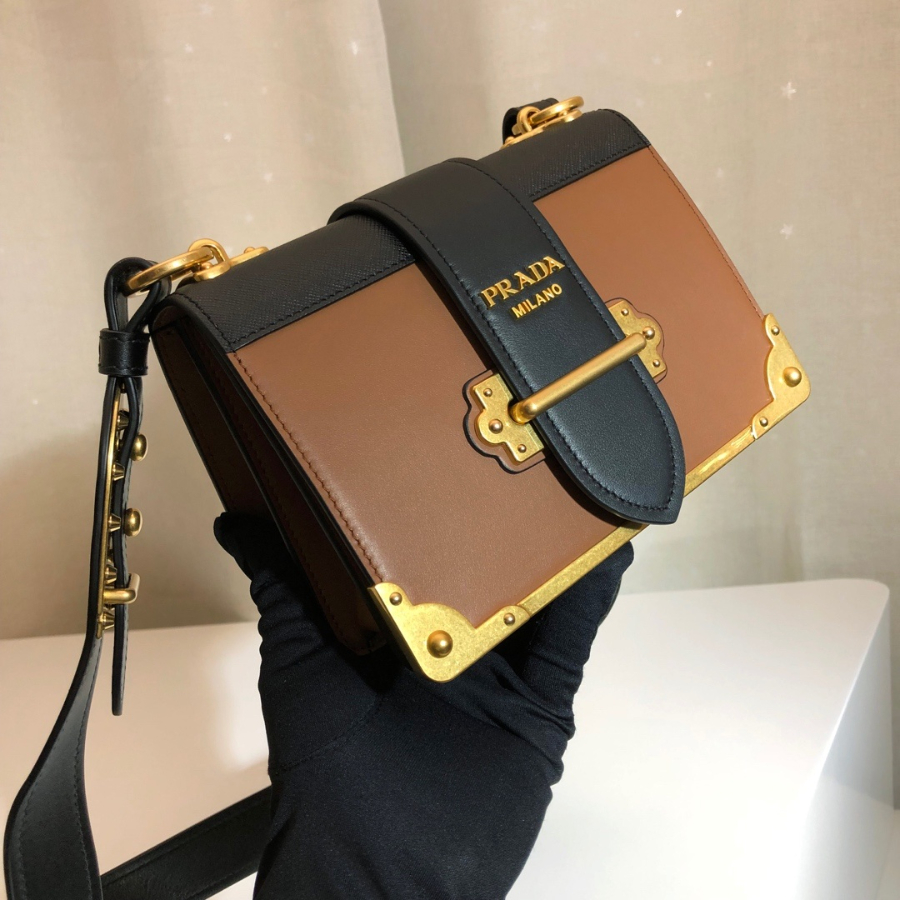 프라다 카이에숄더백 브라운블랙5.jpg