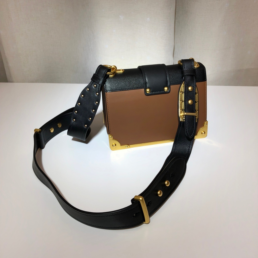 프라다 카이에숄더백 브라운블랙2.jpg