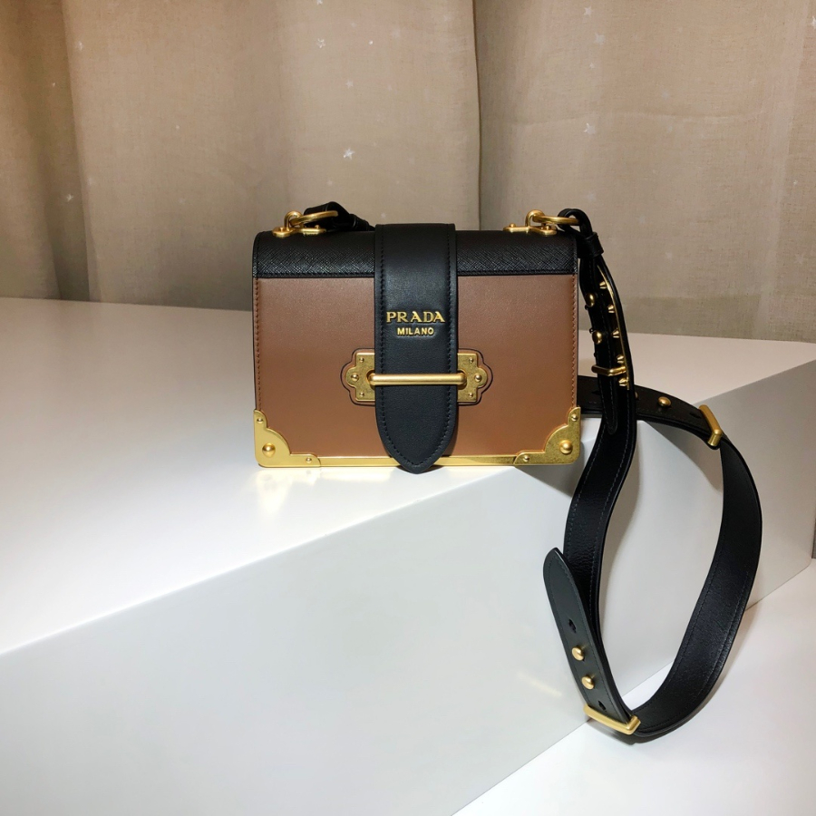 프라다 카이에숄더백 브라운블랙1.jpg