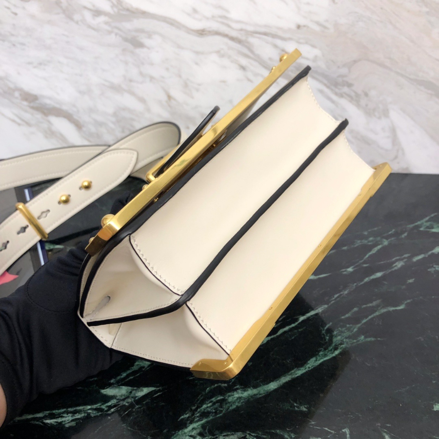 프라다 카이에숄더백 아이보리2.jpg