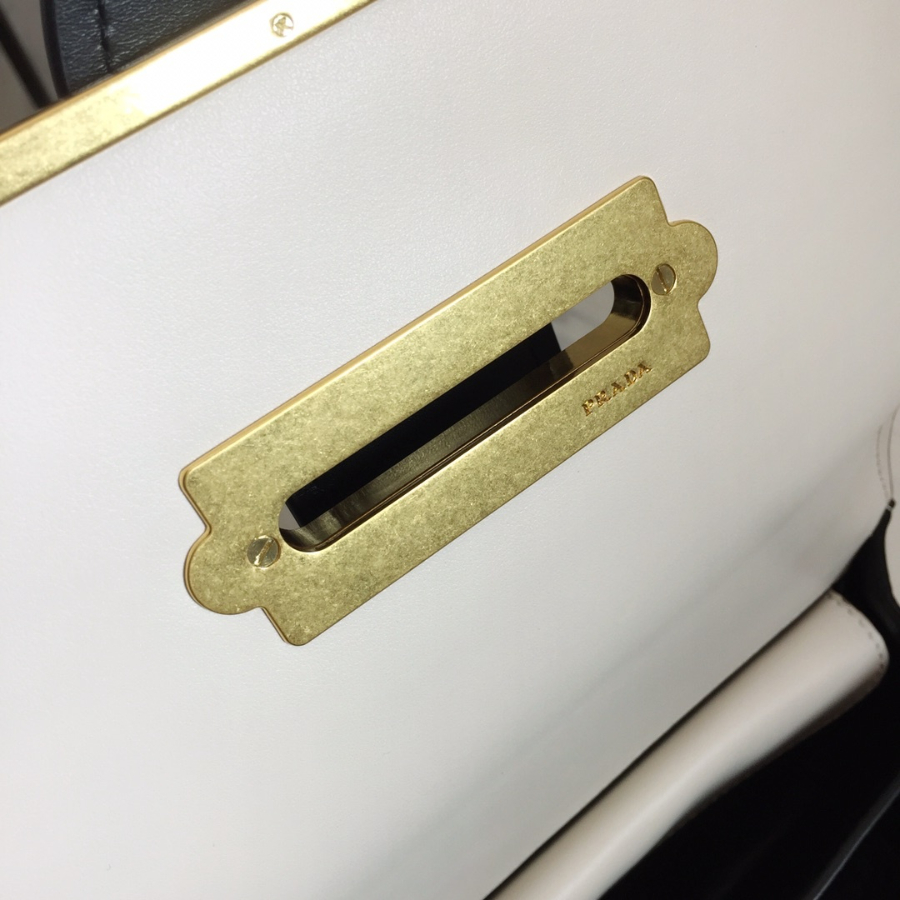 프라다 카이에숄더백 아이보리블랙7.jpg