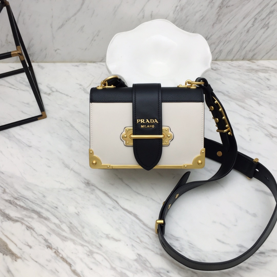 프라다 카이에숄더백 아이보리블랙1.jpg