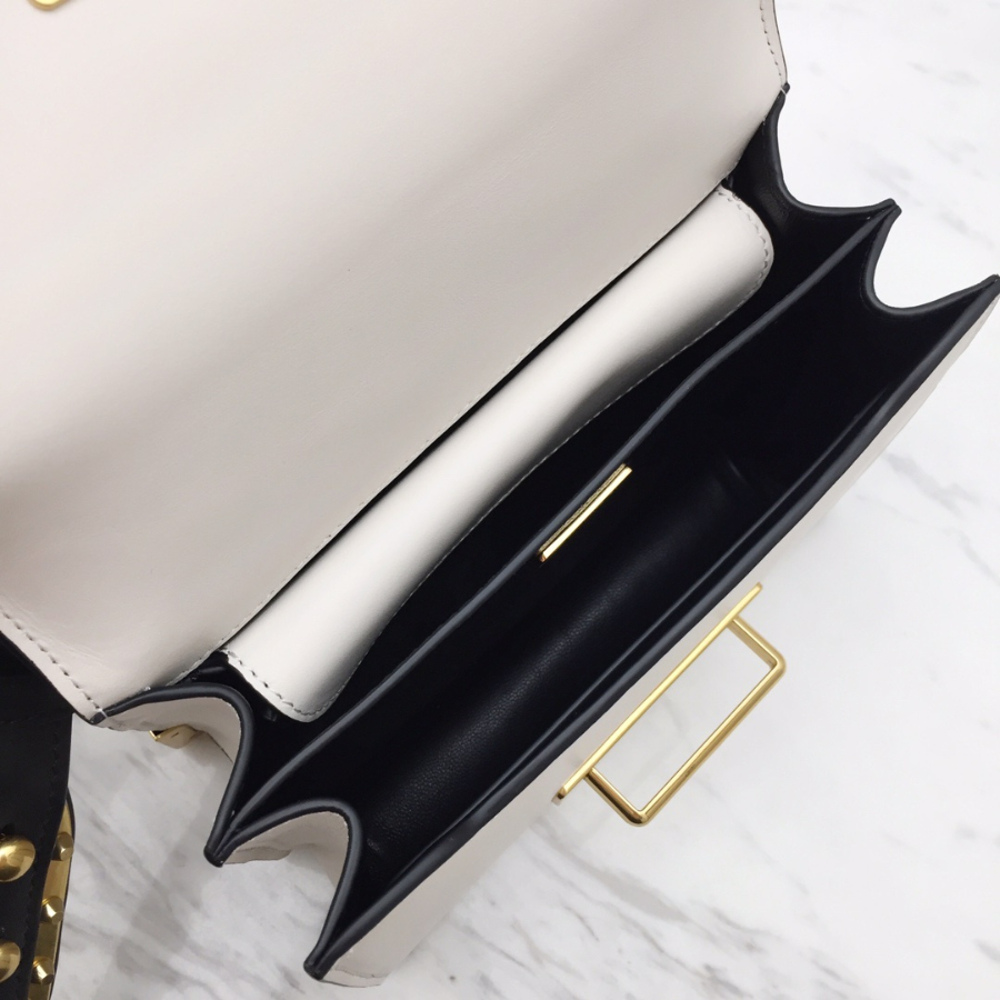 프라다 카이에숄더백 아이보리블랙8.jpg