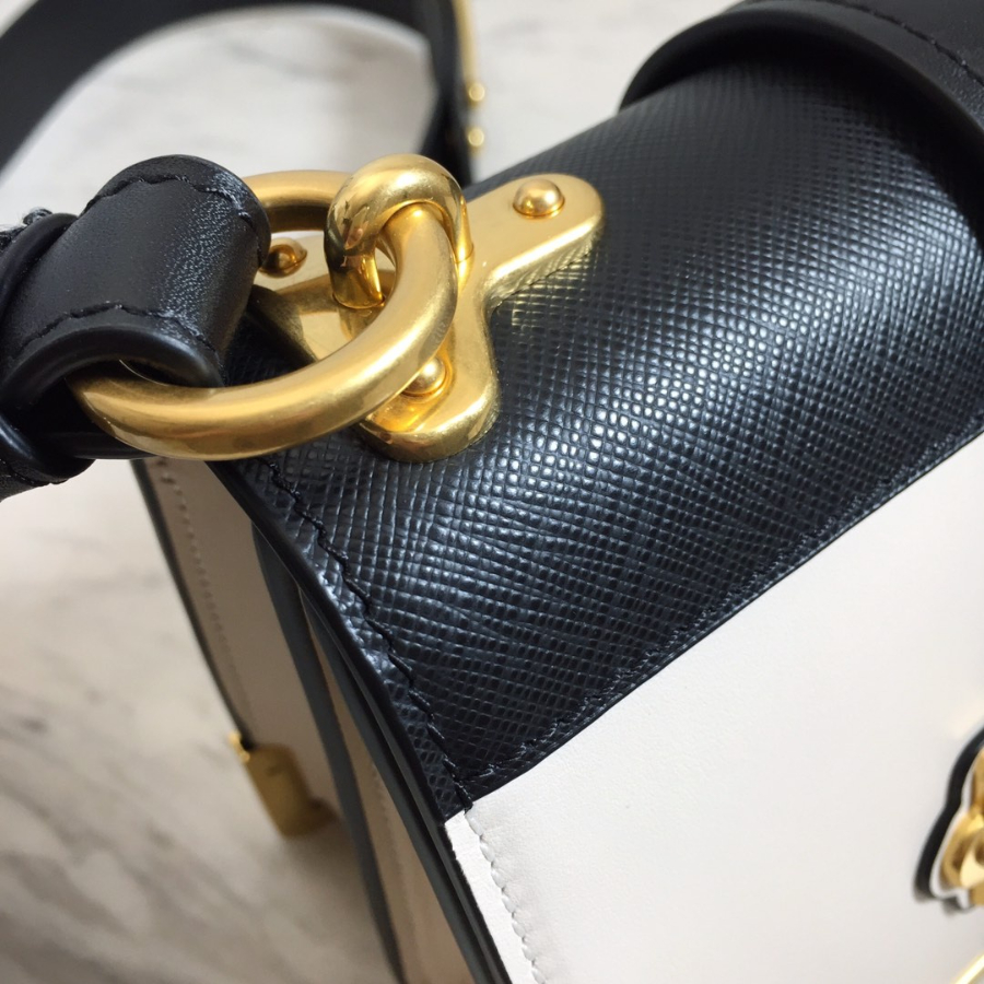 프라다 카이에숄더백 아이보리블랙5.jpg