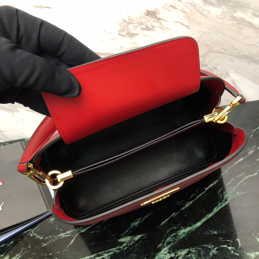 프라다 마티니사피아노미디엄토트백 레드5.jpg