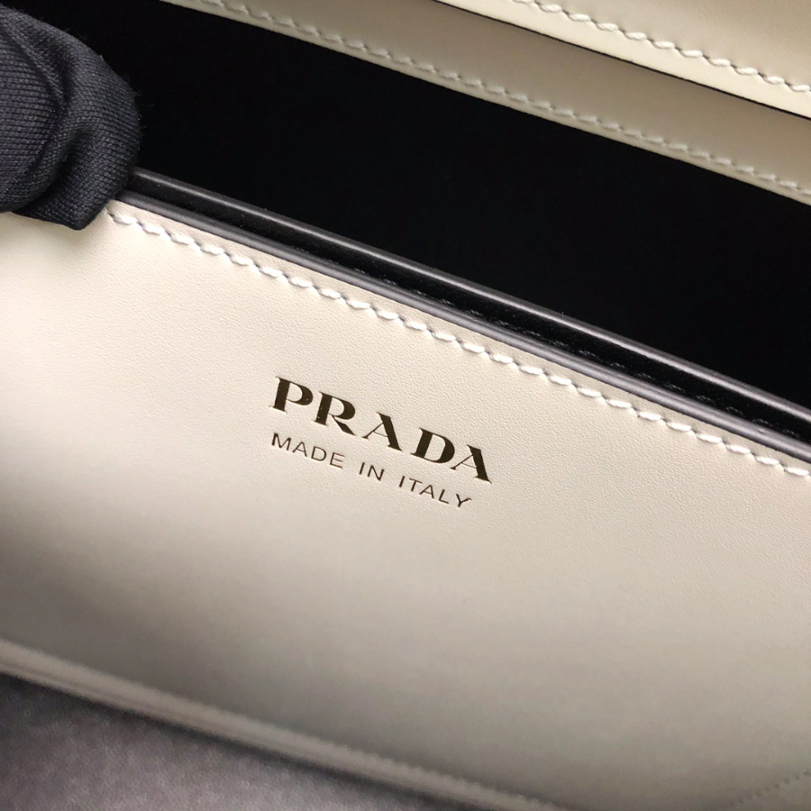 프라다 마티니사피아노미디엄토트백 아이보리5.jpg