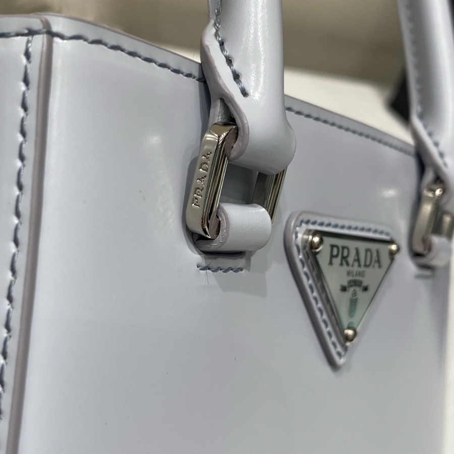 프라다 브러시드스몰토트백 라이트블루7.jpg