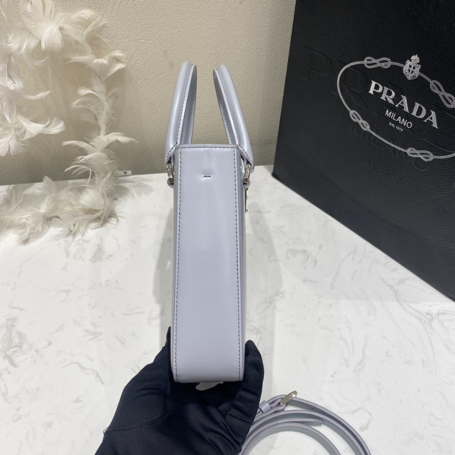 프라다 브러시드스몰토트백 라이트블루3.jpg