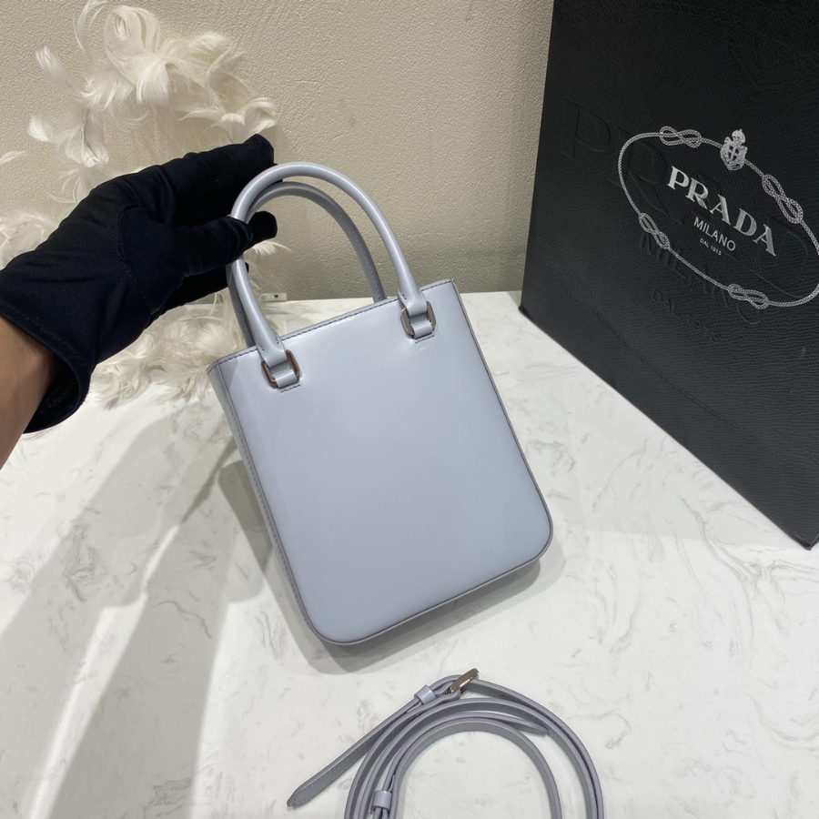 프라다 브러시드스몰토트백 라이트블루2.jpg