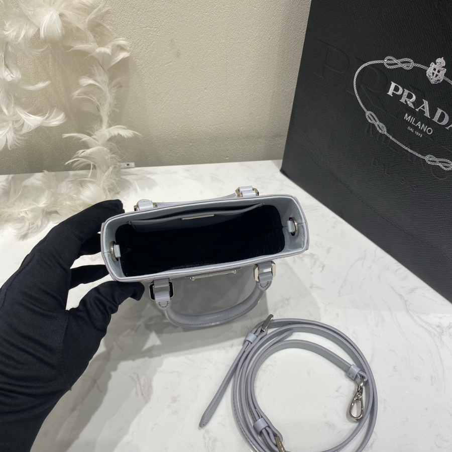 프라다 브러시드스몰토트백 라이트블루8.jpg