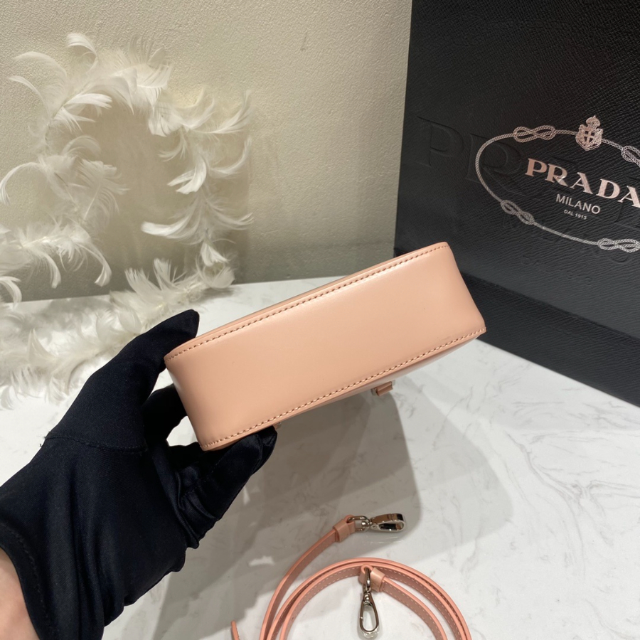 프라다 브러시드스몰토트백 브라운3.jpg