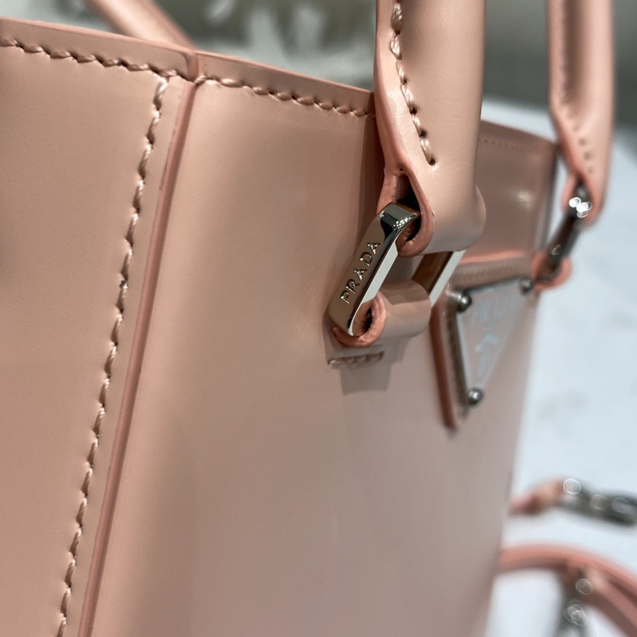 프라다 브러시드스몰토트백 브라운4.jpg