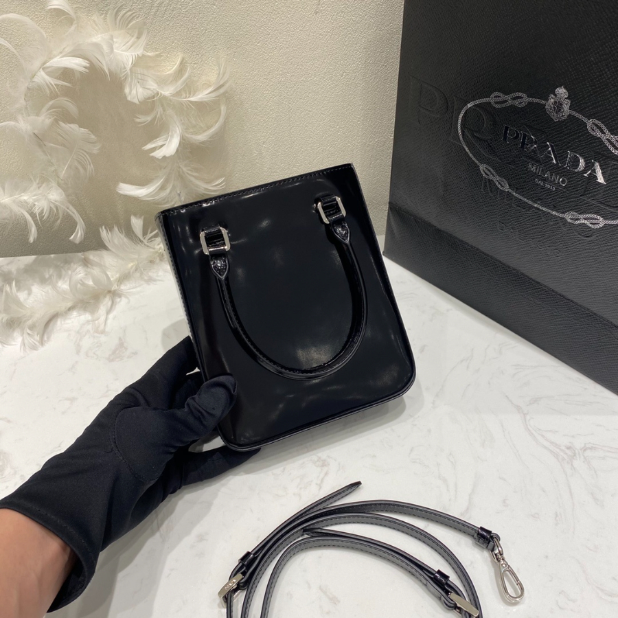 프라다 브러시드스몰토트백 블랙2.jpg