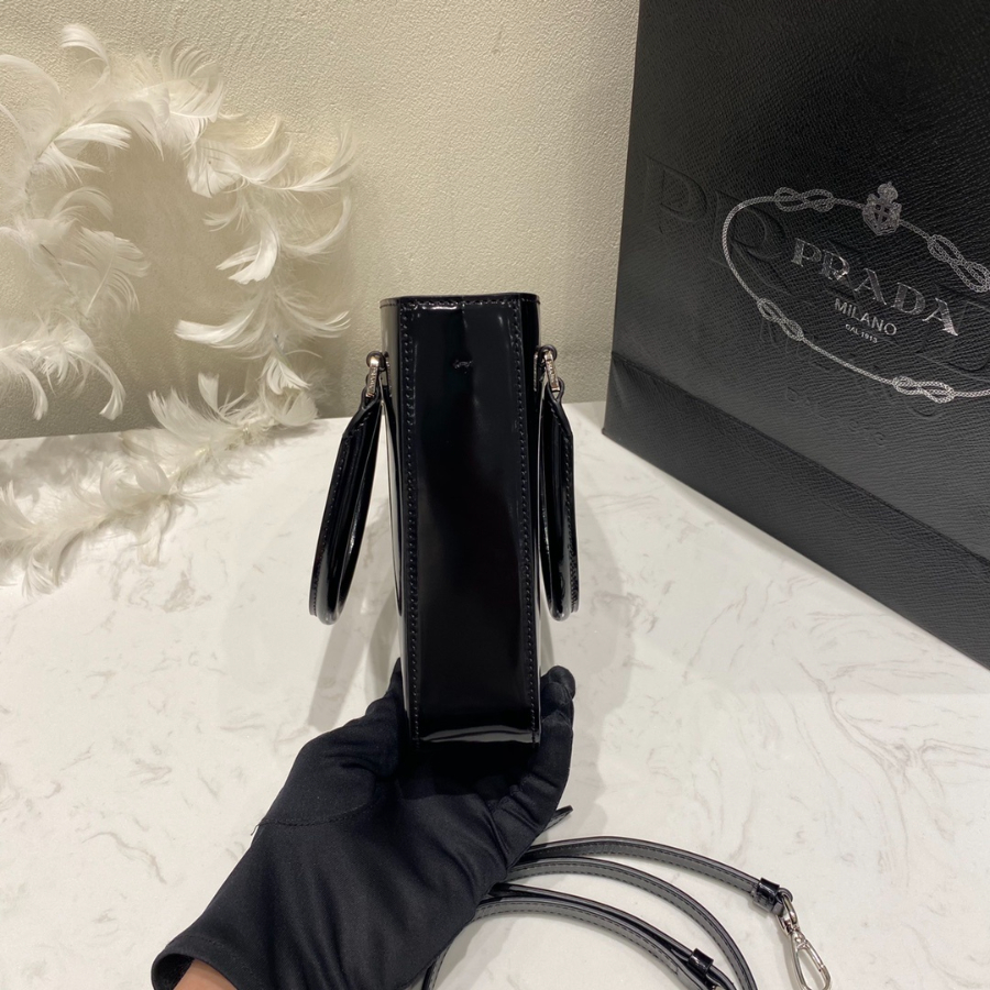 프라다 브러시드스몰토트백 블랙4.jpg