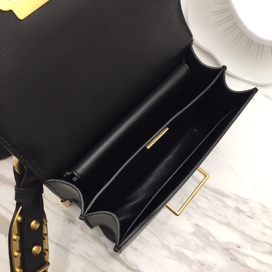 프라다 카이에숄더백 레드블랙 악어가죽8.jpg