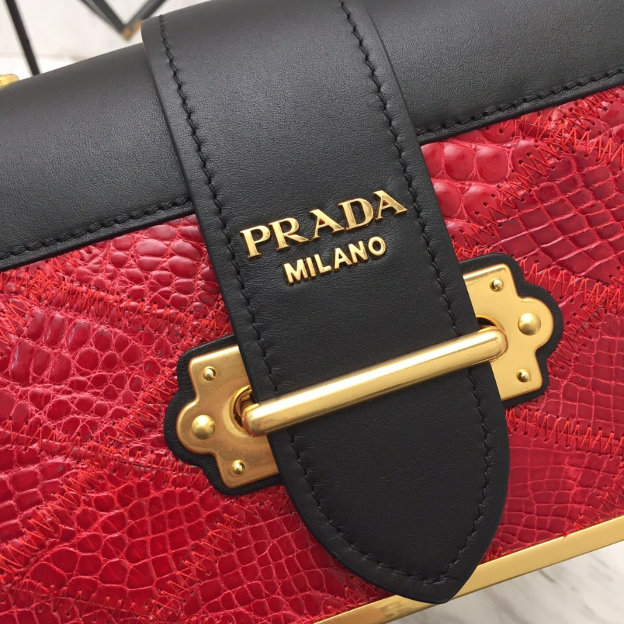 프라다 카이에숄더백 레드블랙 악어가죽6.jpg