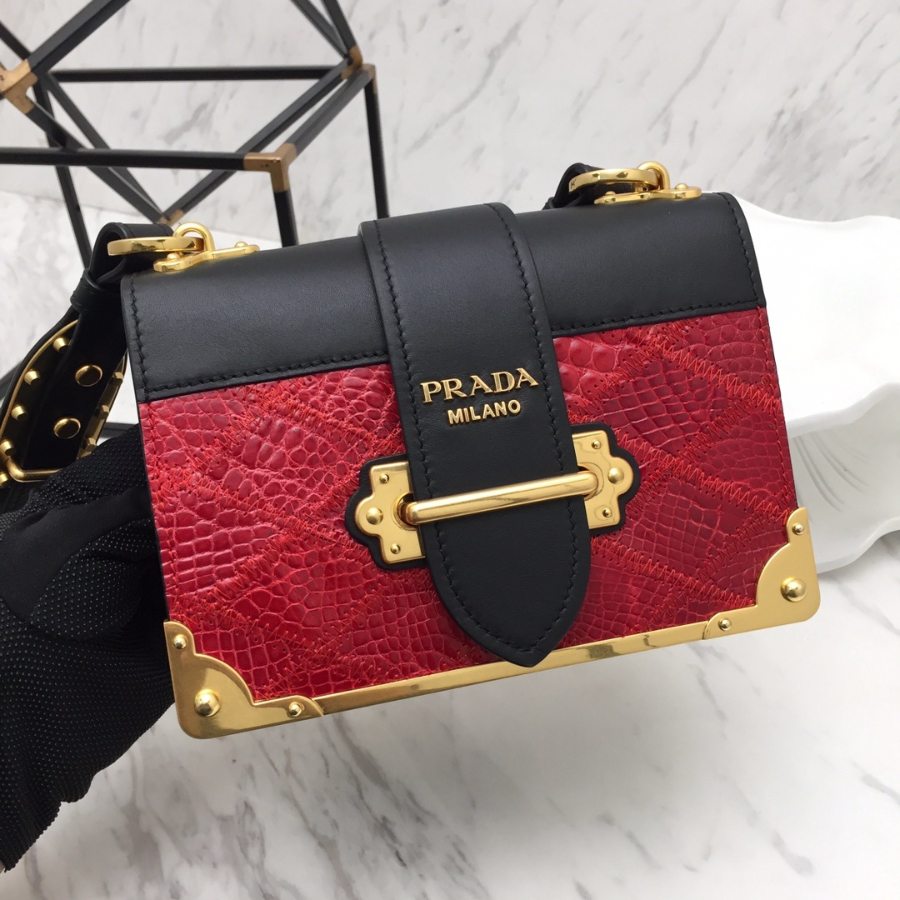 프라다 카이에숄더백 레드블랙 악어가죽3.jpg