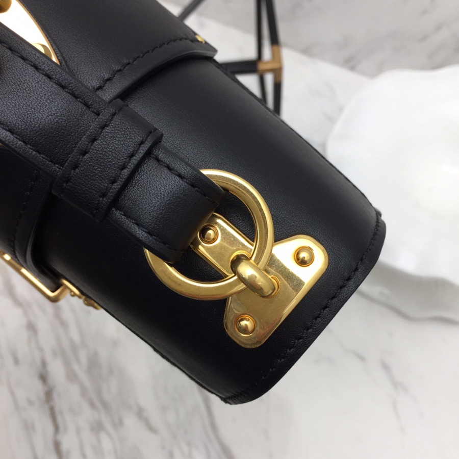 프라다 카이에숄더백 블랙 악어가죽7.jpg