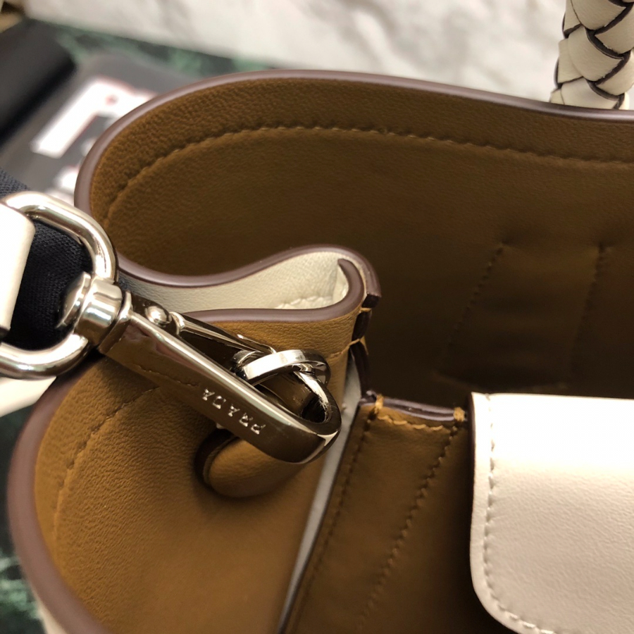 프라다 두블레미디엄토트백 아이보리5.jpg