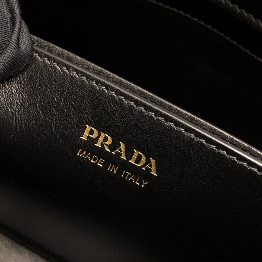 프라다 마티니사피아노미디엄토트백6.jpg