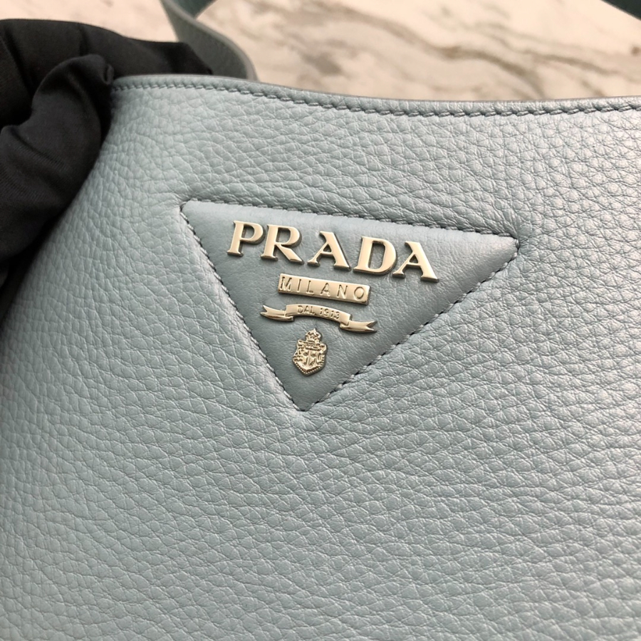 프라다 비텔로다이노토트백 라이트블루2.jpg