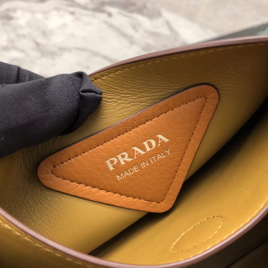 프라다 비텔로다이노토트백 브라운7.jpg