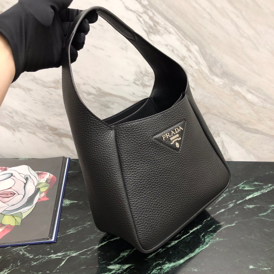 프라다 비텔로다이노토트백 블랙2.jpg
