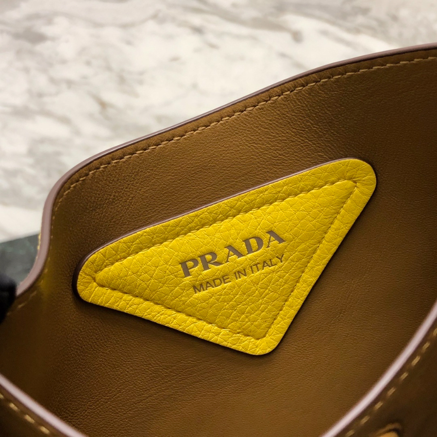 프라다 비텔로다이노토트백 옐로우9.jpg