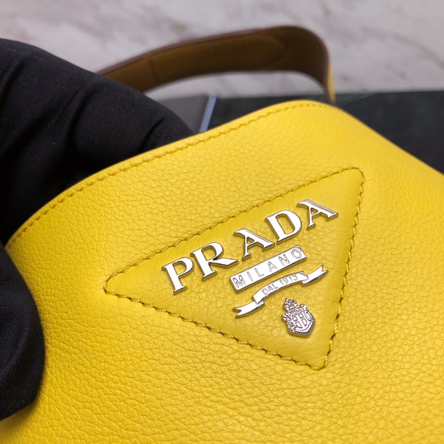 프라다 비텔로다이노토트백 옐로우5.jpg
