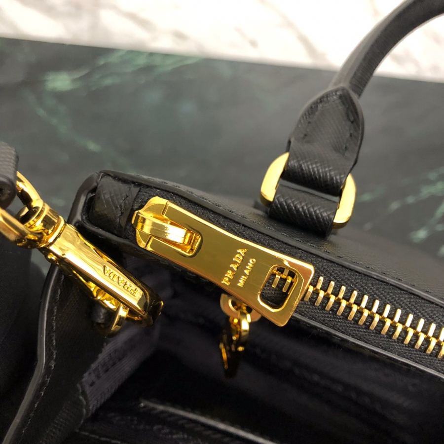 프라다 갤러리라마이크로백 블랙6.jpg