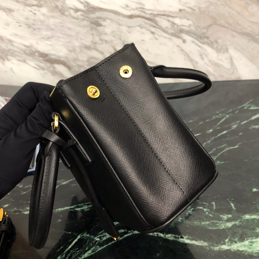 프라다 갤러리라마이크로백 블랙3.jpg