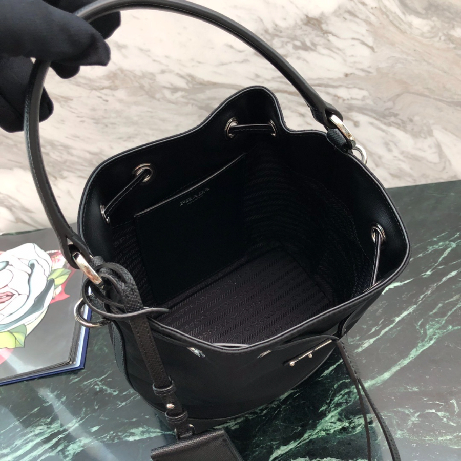 프라다 나일론핸들버킷백 블랙8.jpg
