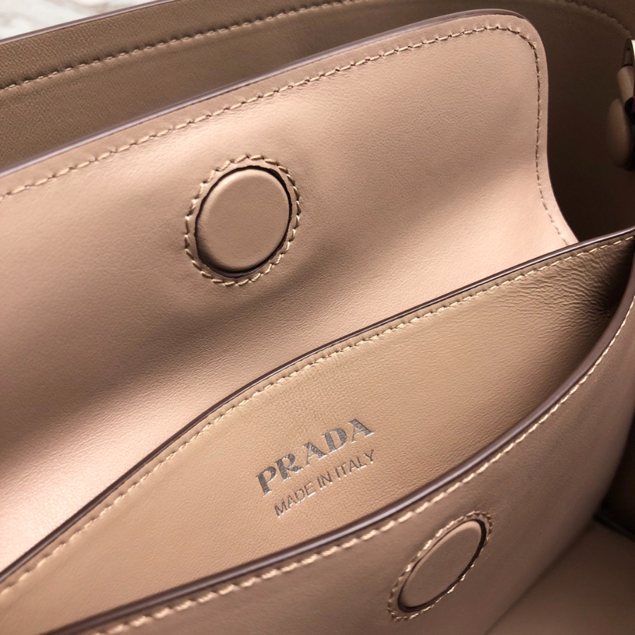 프라다 두블레미디엄토트백 브라운9.jpg