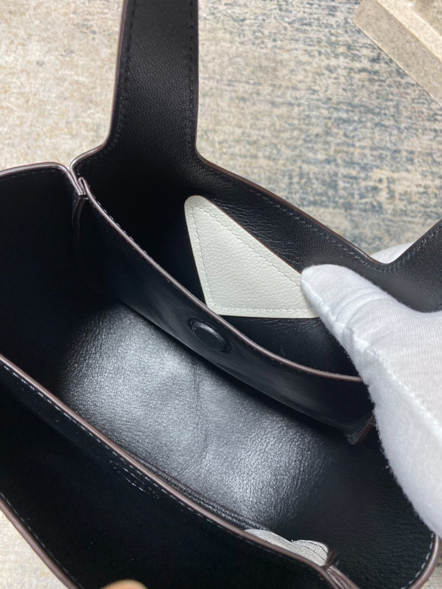 프라다 비텔로다이노토트백 화이트7.jpg