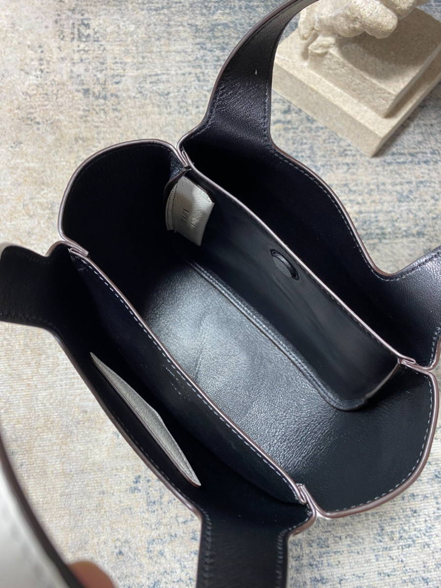 프라다 비텔로다이노토트백 화이트6.jpg